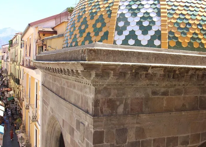 Palazzo Ammone - Sedil Dominova *